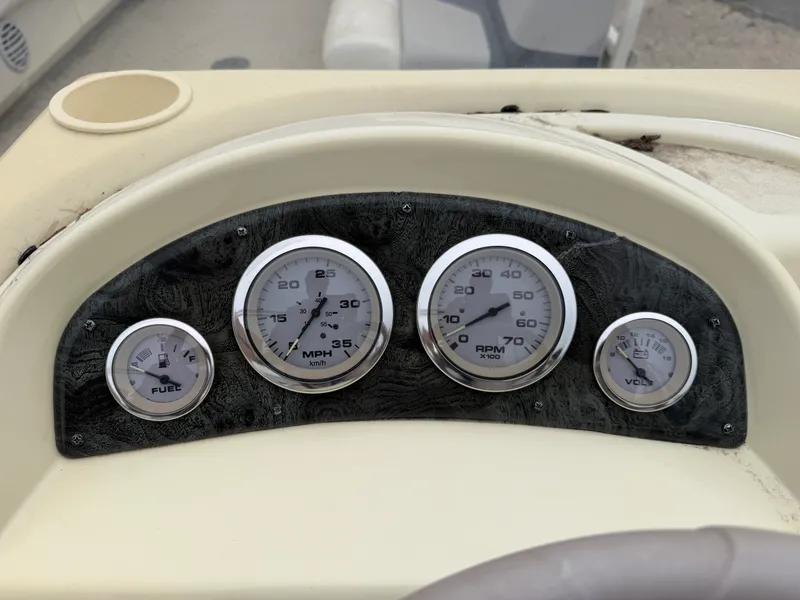 Slide: The Image of Bentley Pontoons 240 CRUISE 2005 - 19