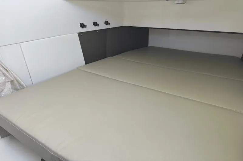 Slide: The Image of Boston Whaler 360 Outrage 2025 - 13