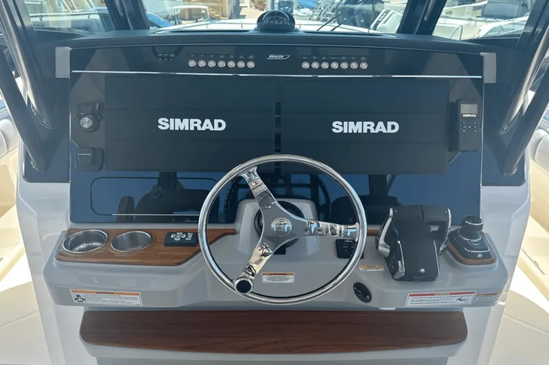 Slide: The Image of Boston Whaler 360 Outrage 2025 - 15
