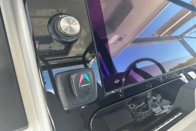 Slide: The Image of Boston Whaler 360 Outrage 2025 - 19