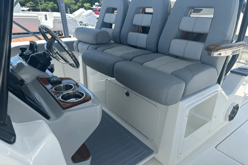 Slide: The Image of Boston Whaler 360 Outrage 2025 - 22