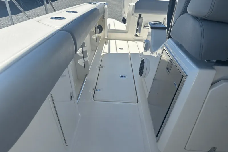 Slide: The Image of Boston Whaler 360 Outrage 2025 - 23
