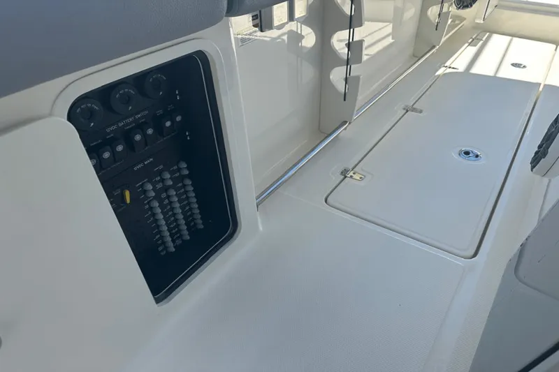 Slide: The Image of Boston Whaler 360 Outrage 2025 - 25