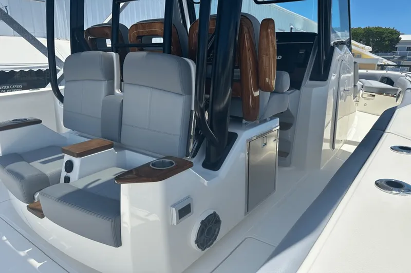 Slide: The Image of Boston Whaler 360 Outrage 2025 - 26