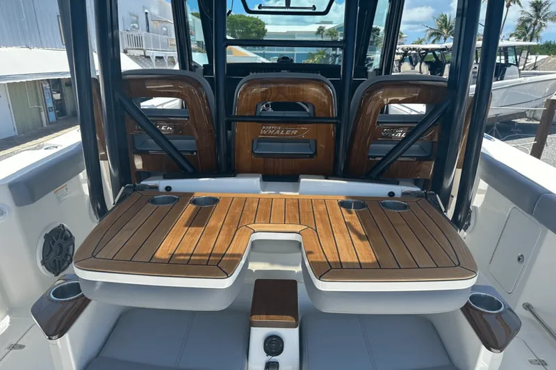 Slide: The Image of Boston Whaler 360 Outrage 2025 - 28
