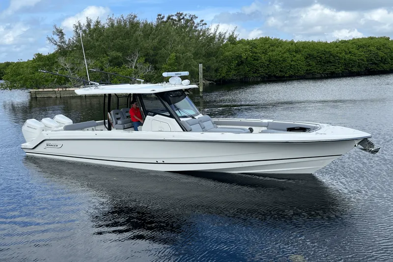 Slide: The Image of Boston Whaler 360 Outrage 2025 - 4