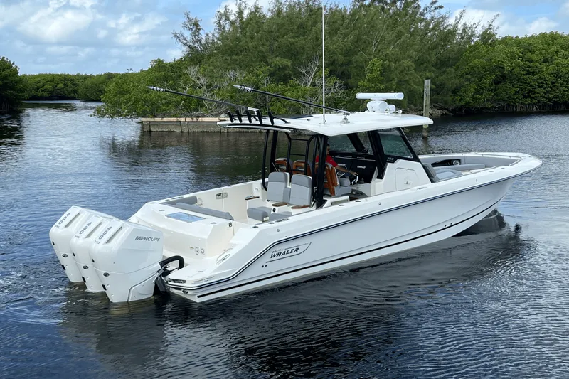 Slide: The Image of Boston Whaler 360 Outrage 2025 - 5