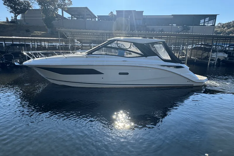 Slide: The Image of Sea Ray Sundancer 320 2025 - 0