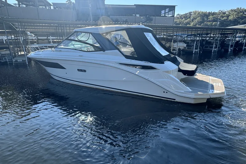 Slide: The Image of Sea Ray Sundancer 320 2025 - 1