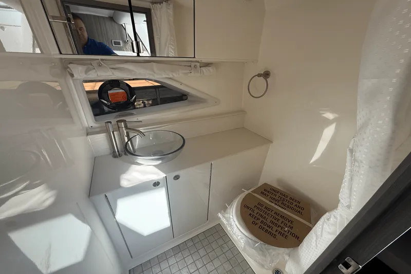 Slide: The Image of Sea Ray Sundancer 320 2025 - 20