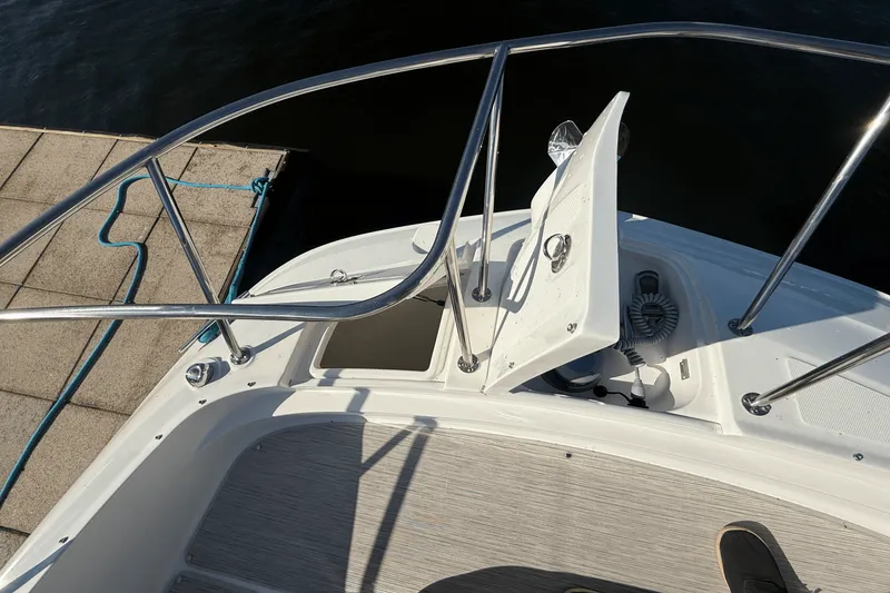 Slide: The Image of Sea Ray Sundancer 320 2025 - 26