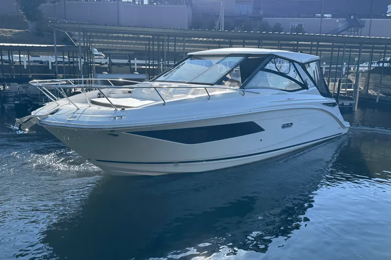 Slide: The Image of Sea Ray Sundancer 320 2025 - 3