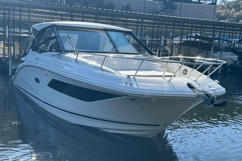 Slide: The Image of Sea Ray Sundancer 320 2025 - 5