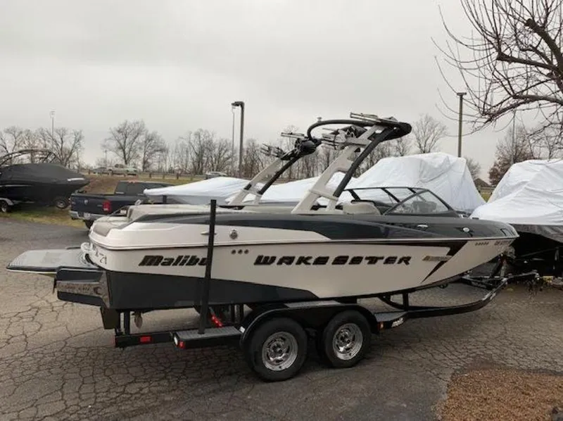 Slide: The Image of Malibu Wakesetter 22VLX 2015 - 11