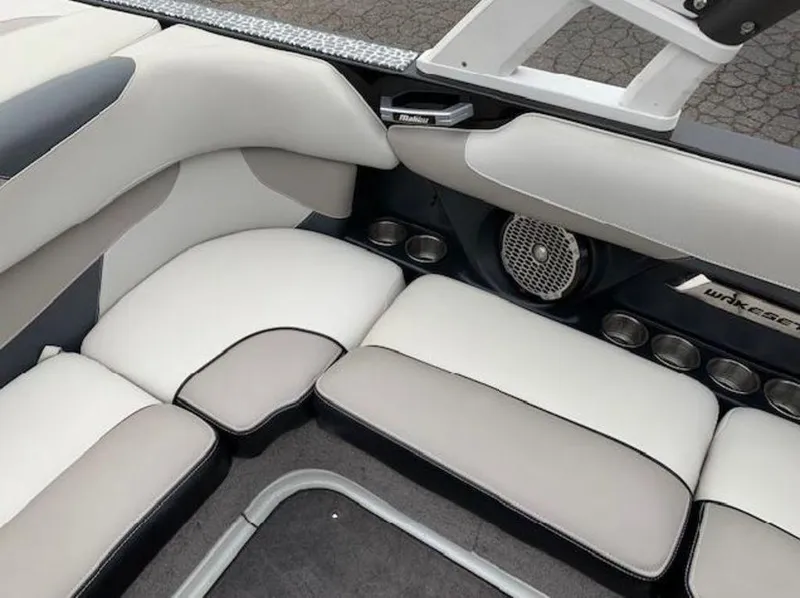 Slide: The Image of Malibu Wakesetter 22VLX 2015 - 12