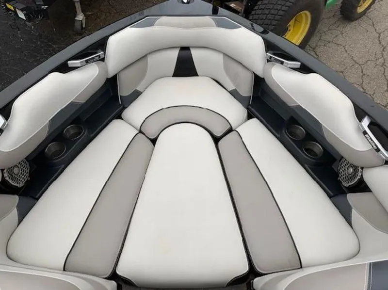 Slide: The Image of Malibu Wakesetter 22VLX 2015 - 13