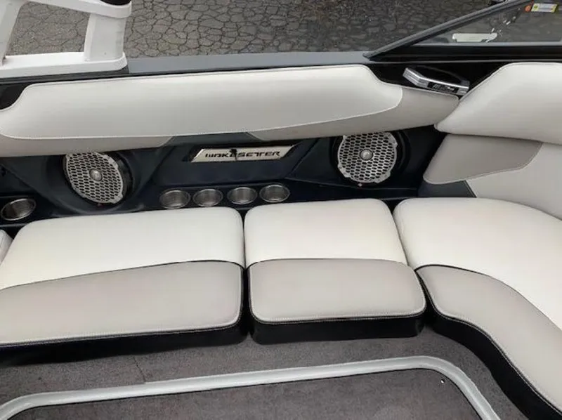 Slide: The Image of Malibu Wakesetter 22VLX 2015 - 17