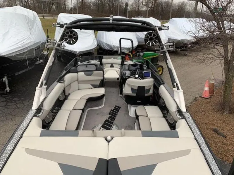 Slide: The Image of Malibu Wakesetter 22VLX 2015 - 4