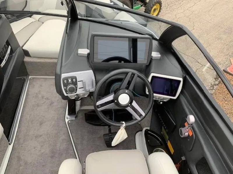 Slide: The Image of Malibu Wakesetter 22VLX 2015 - 9