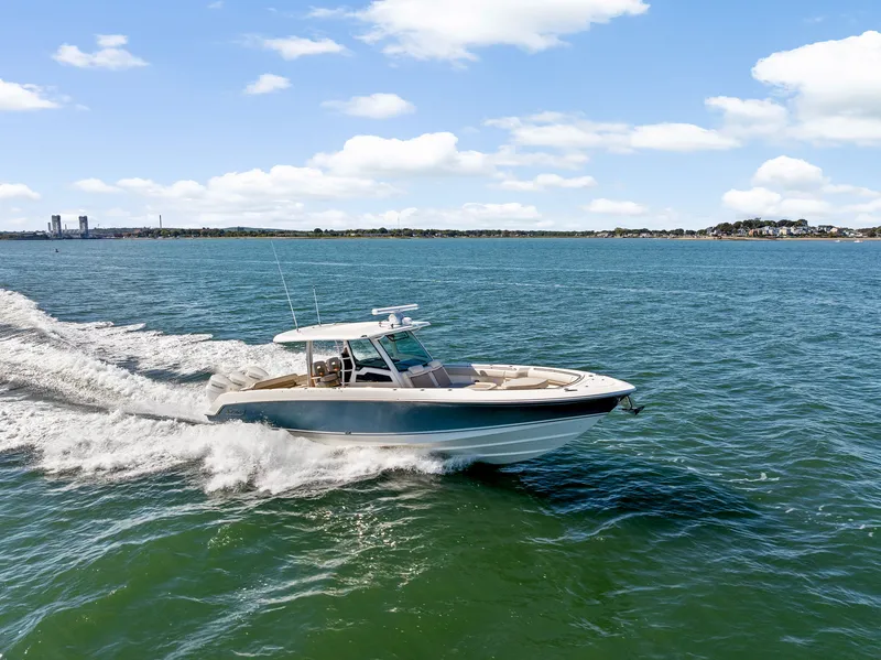 The Image of Boston Whaler 380 Outrage 2024 - 0