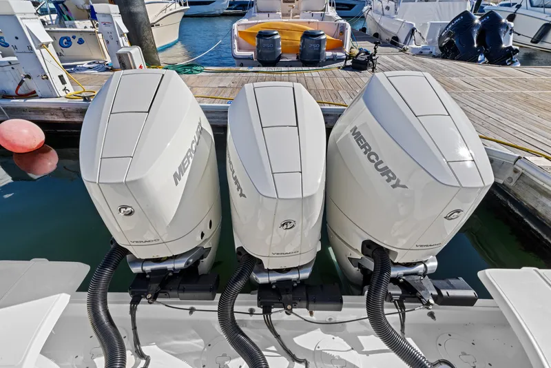 Slide: The Image of Boston Whaler 380 Outrage 2024 - 10