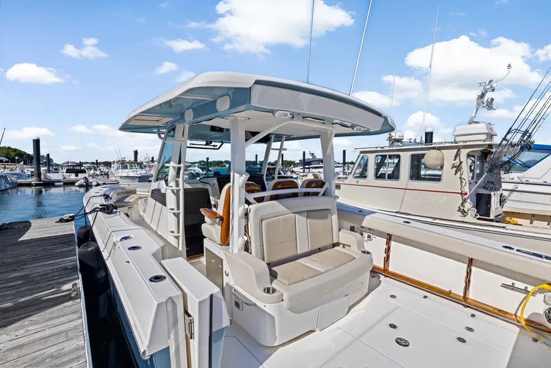 Slide: The Image of Boston Whaler 380 Outrage 2024 - 11