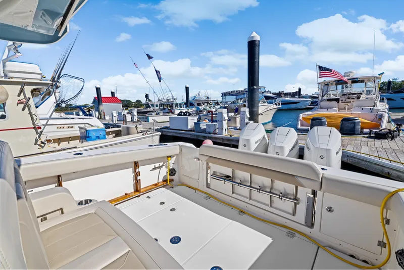 Slide: The Image of Boston Whaler 380 Outrage 2024 - 13