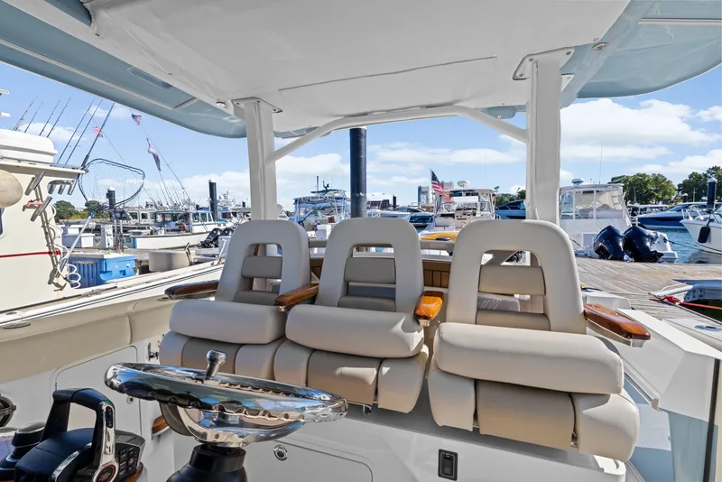 Slide: The Image of Boston Whaler 380 Outrage 2024 - 18