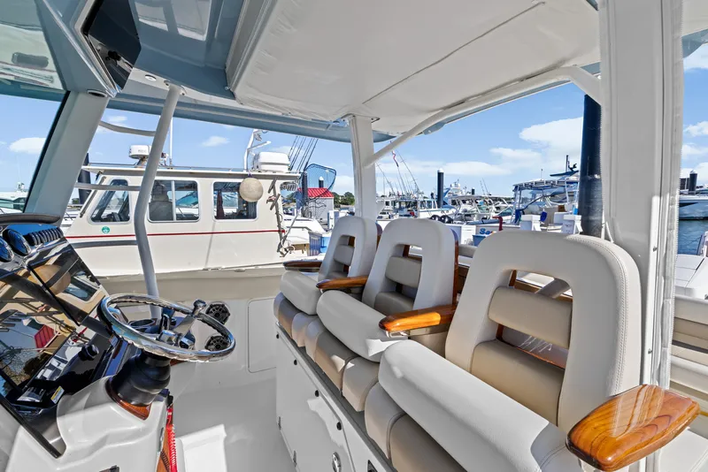 Slide: The Image of Boston Whaler 380 Outrage 2024 - 21