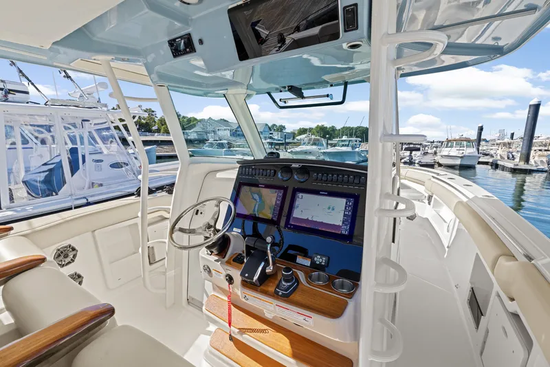 Slide: The Image of Boston Whaler 380 Outrage 2024 - 22