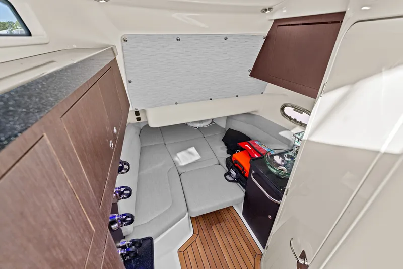 Slide: The Image of Boston Whaler 380 Outrage 2024 - 29