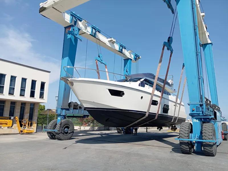 Slide: The Image of Ferretti 560 2010 - 12