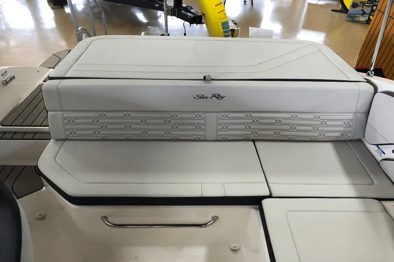 Slide: The Image of Sea Ray SPX 190 2025 - 15