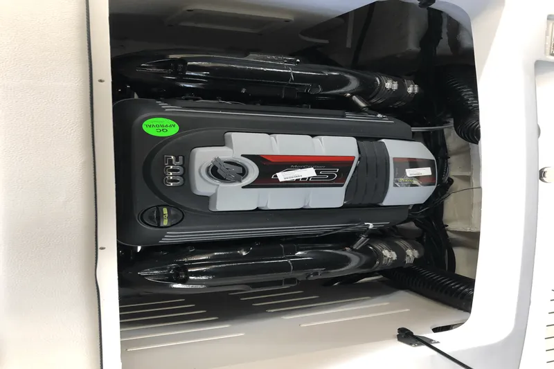 Slide: The Image of Sea Ray SPX 190 2025 - 16