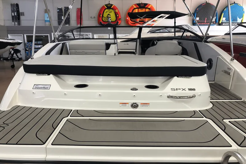 Slide: The Image of Sea Ray SPX 190 2025 - 3