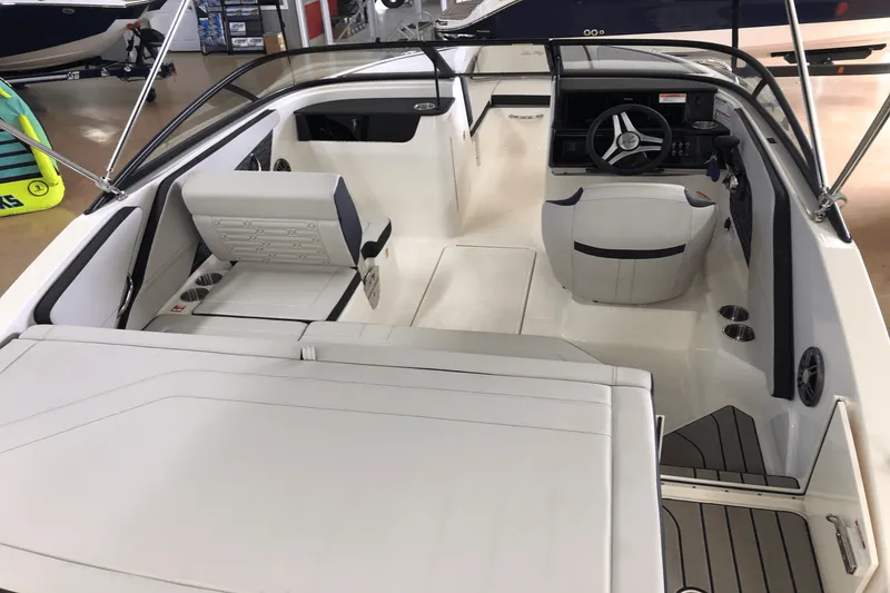 Slide: The Image of Sea Ray SPX 190 2025 - 5