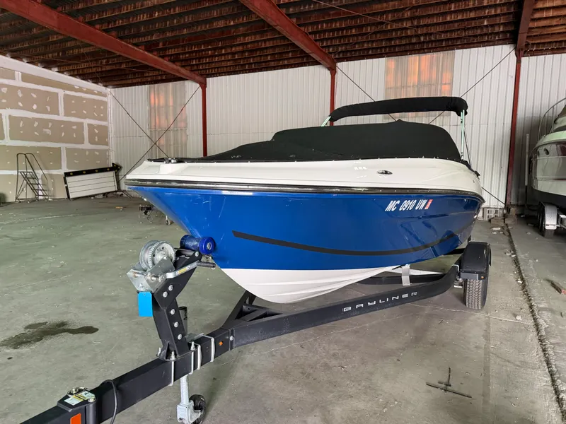 Slide: The Image of Bayliner VR4 Bowrider 2023 - 1