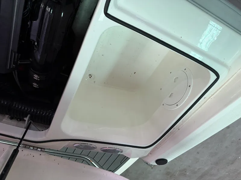 Slide: The Image of Bayliner VR4 Bowrider 2023 - 13