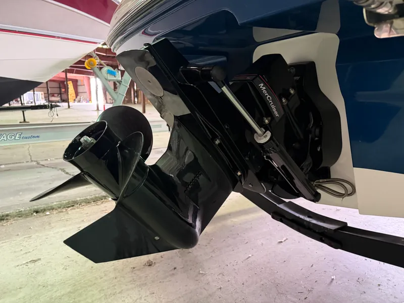Slide: The Image of Bayliner VR4 Bowrider 2023 - 5