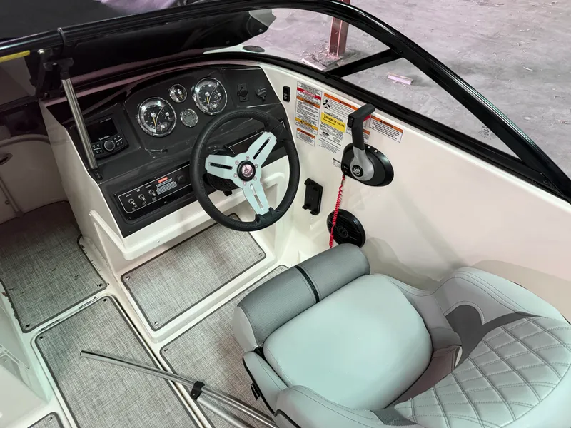 Slide: The Image of Bayliner VR4 Bowrider 2023 - 6