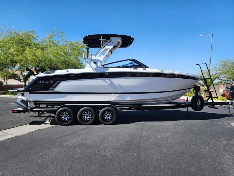 The Image of Cobalt Boats R8 Surf 2023 - 0
