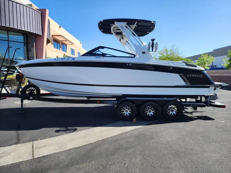 Slide: The Image of Cobalt Boats R8 Surf 2023 - 6