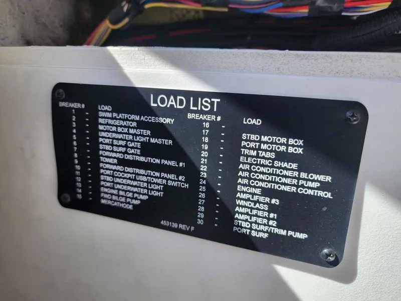 Slide: The Image of Cobalt Boats R8 Surf 2023 - 40