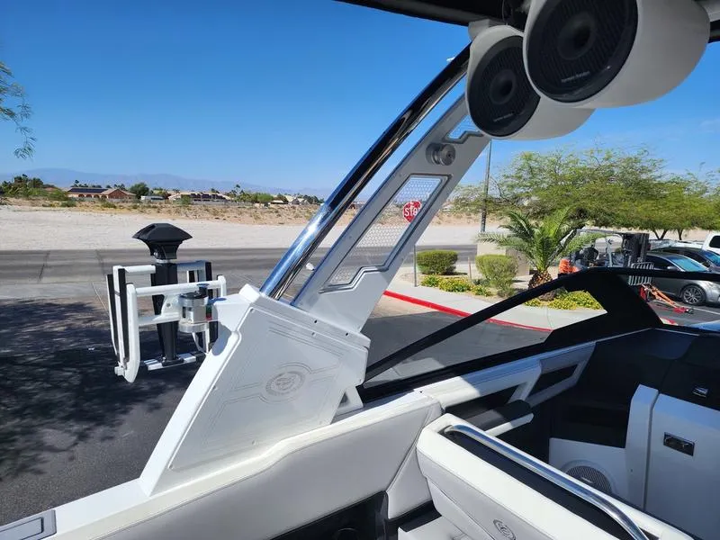 Slide: The Image of Cobalt Boats R8 Surf 2023 - 19