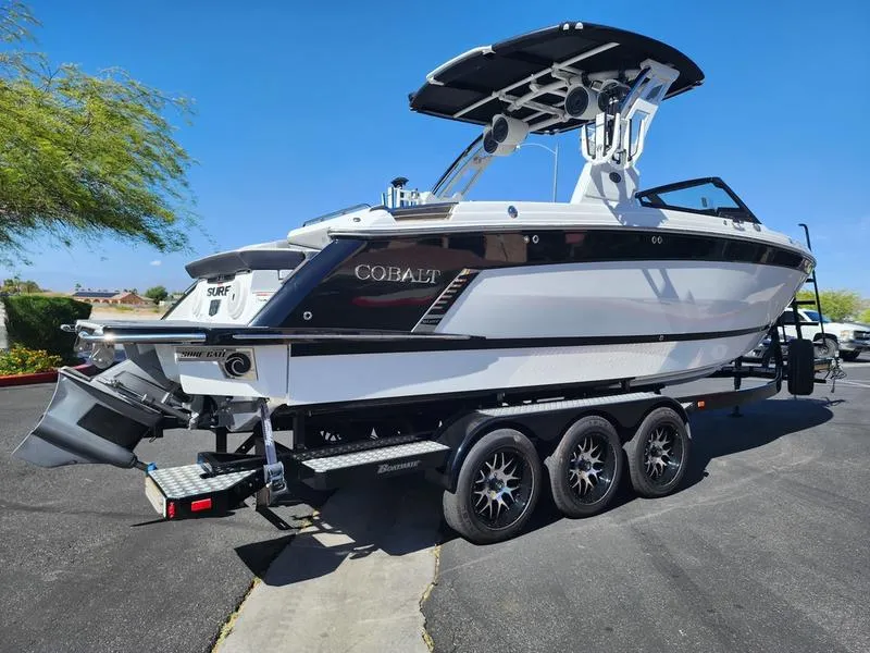 Slide: The Image of Cobalt Boats R8 Surf 2023 - 9