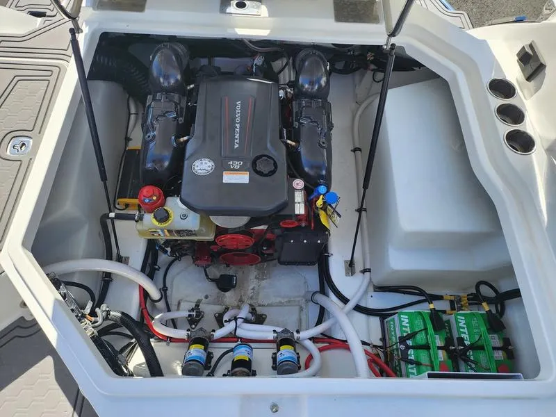 Slide: The Image of Cobalt Boats R8 Surf 2023 - 42