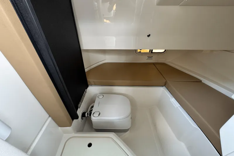 Slide: The Image of Sea Ray SDX 250 2023 - 18