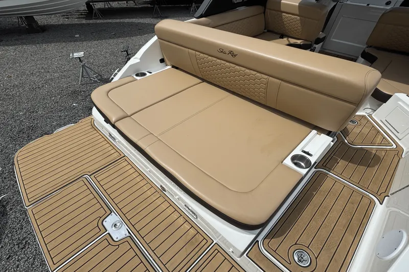 Slide: The Image of Sea Ray SDX 250 2023 - 2