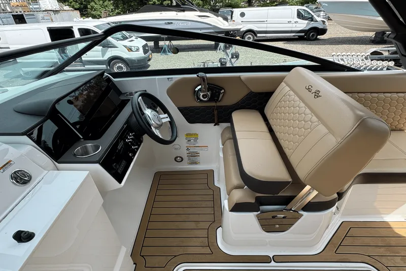 Slide: The Image of Sea Ray SDX 250 2023 - 21