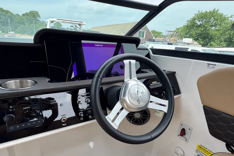 Slide: The Image of Sea Ray SDX 250 2023 - 26